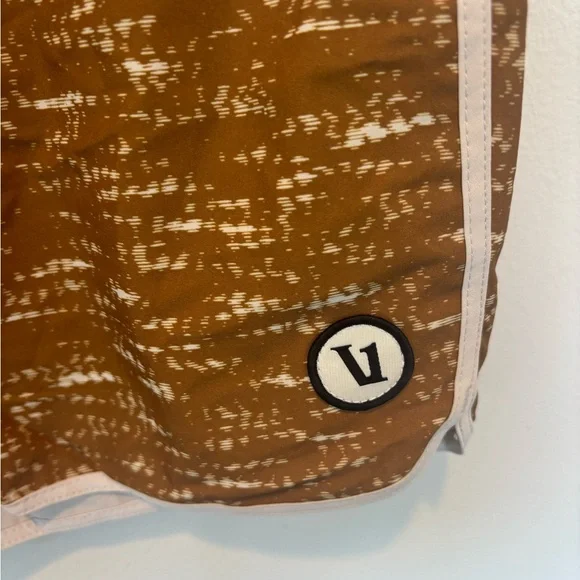 NWT Vuori Men's Brown and Cream Board Shorts - Picture 4 of 7